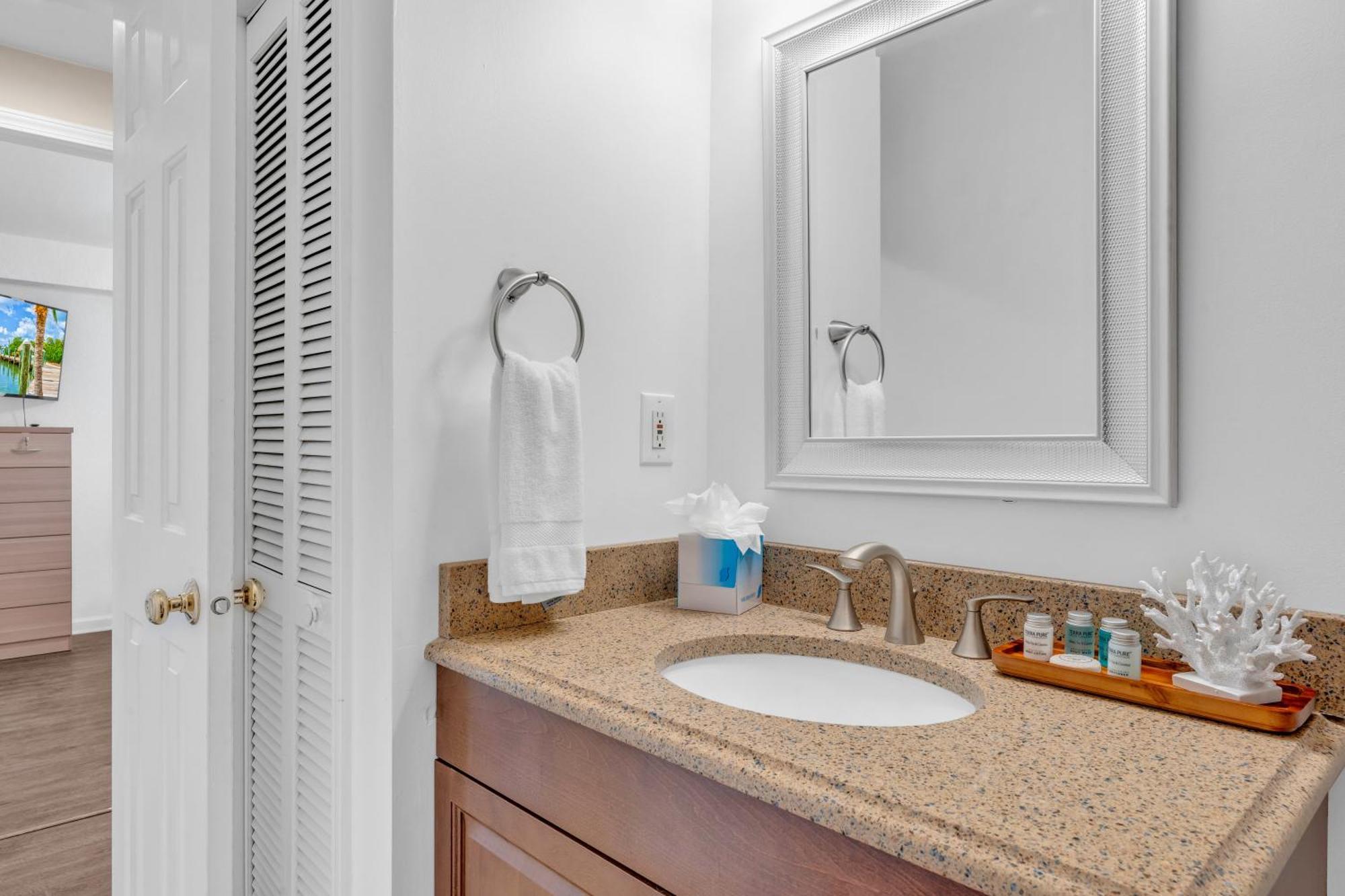 Cabins At Bonefish Bay Marathon Room photo